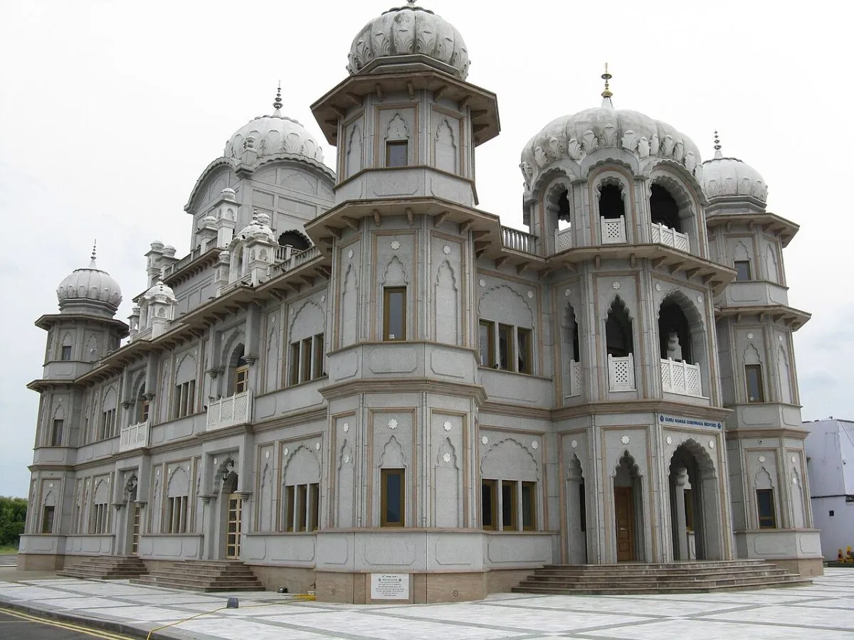 Guru Nanak Gurdwara, Bedford — view 3